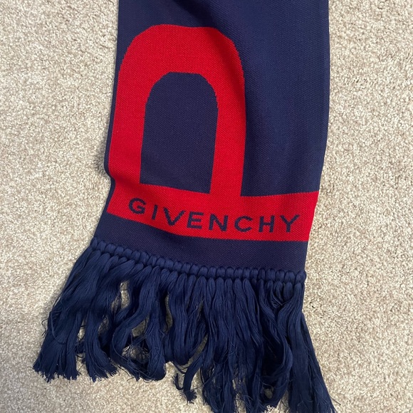 Givenchy Paris football scarf. New without tags! - Picture 3 of 7